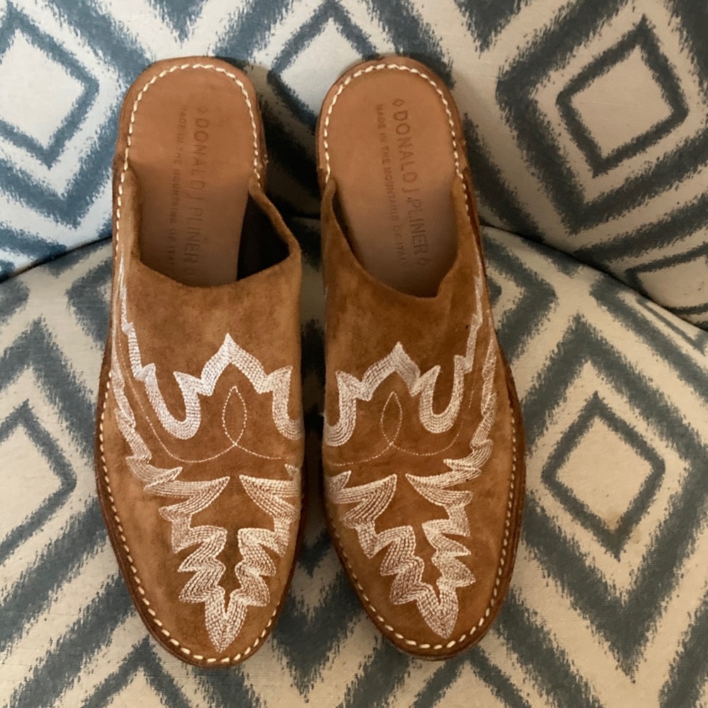 Donald J. Pliner Tan Western Embroidered Shoes 8‎